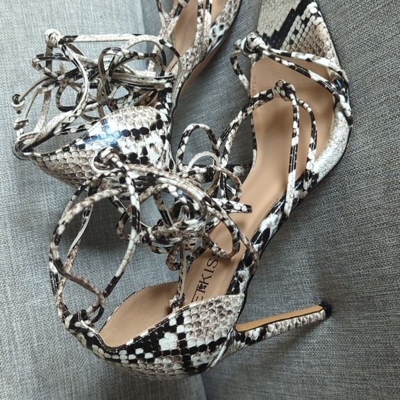 Wet Kiss Sultry Pointed Toe Snakeskin Print Lace Up Heels Size 40 US 9.5 - Picture 7 of 14